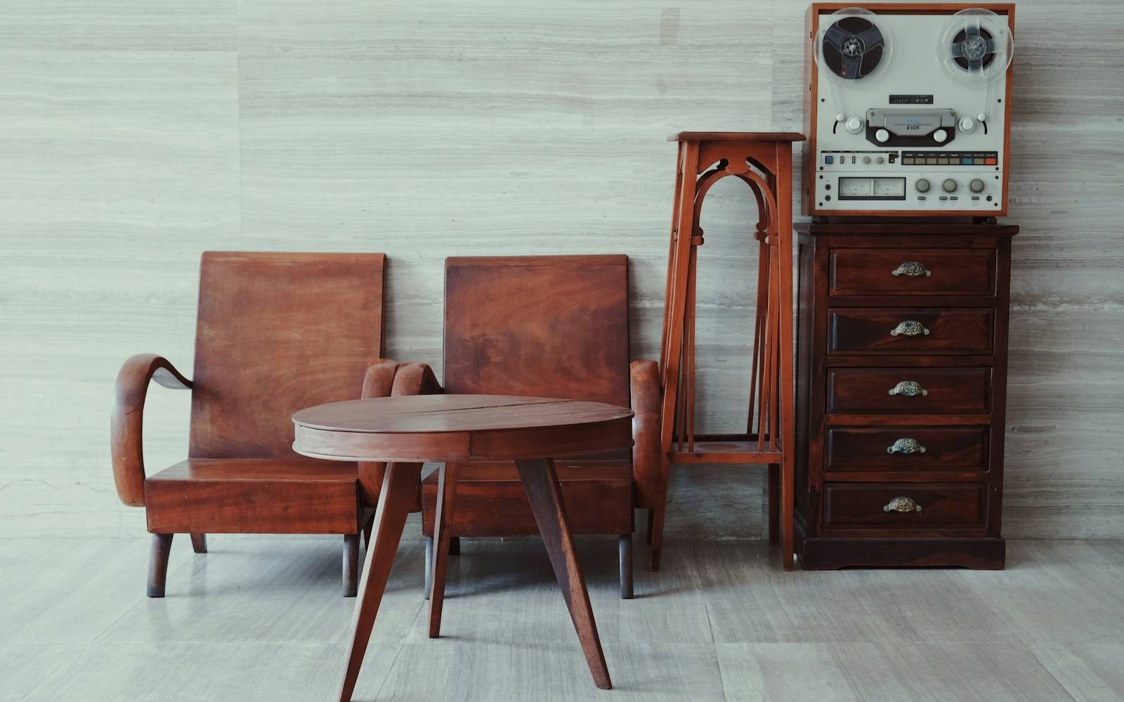 Wooden armchairs, round table and chest of drawers