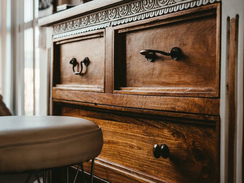 Chest of drawers